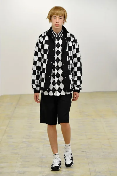 Look 18